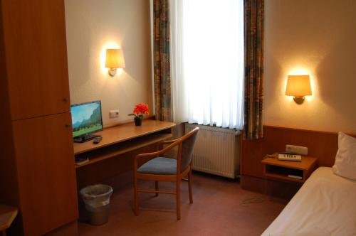 Фото Hotel Fränkischer Hof