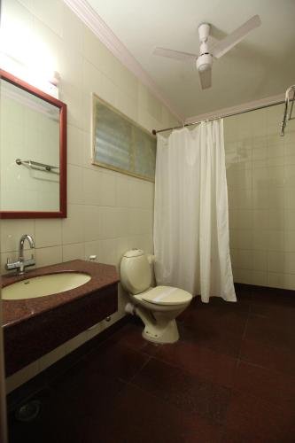 Фото New Woodlands Hotel