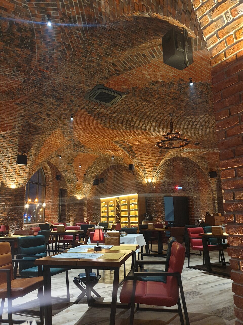 Итальянцы и вино ул доменщиков 10 фото Italians and wine, restaurant, Россия, Магнитогорск, улица Доменщиков, 10 - Yand