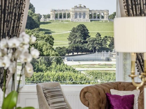 Гостиница Schloß Schönbrunn Grand Suite в Вене