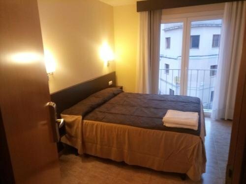 Гостиница Hostal Sant Sadurní