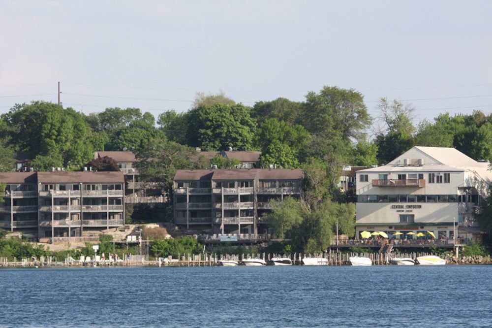 Фото West Oaks Resort