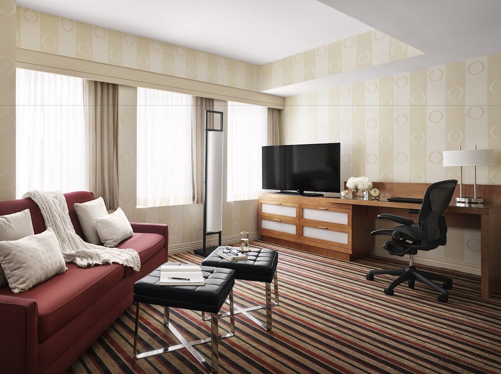 Фото Yours Truly Dc