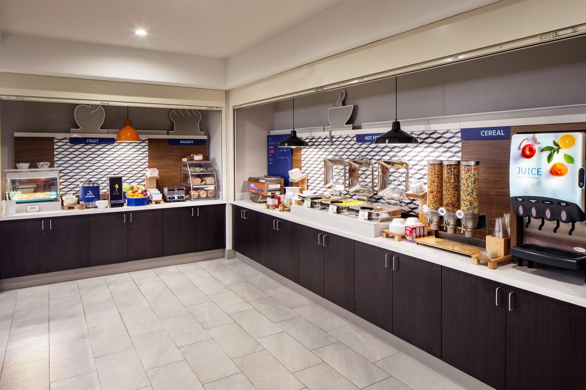 Фото Holiday Inn Express and Suites Los Alamos Entrada Park