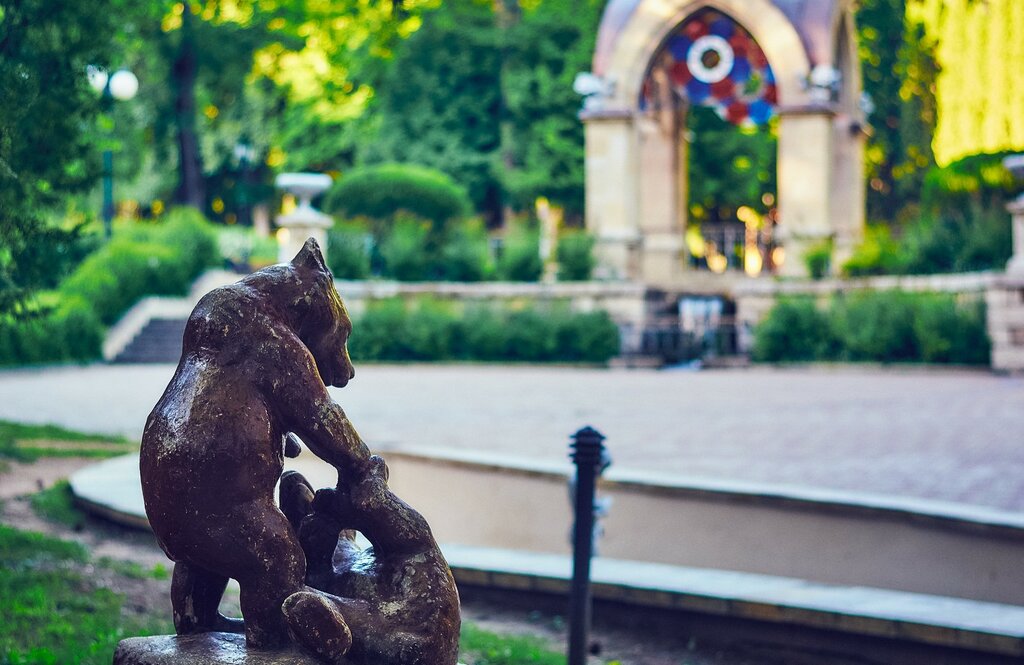 Жанровая скульптура Медвежата, Кисловодск, фото
