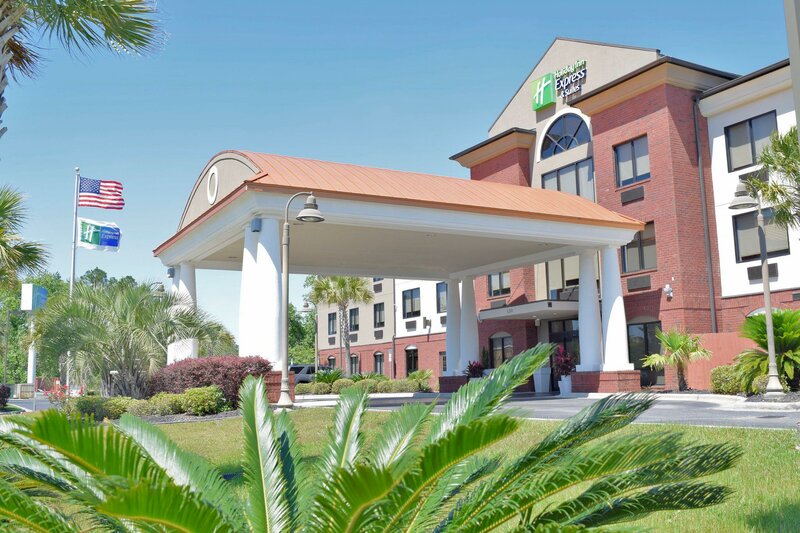 Гостиница Holiday Inn Express & Suites Pensacola в Пенсаколе