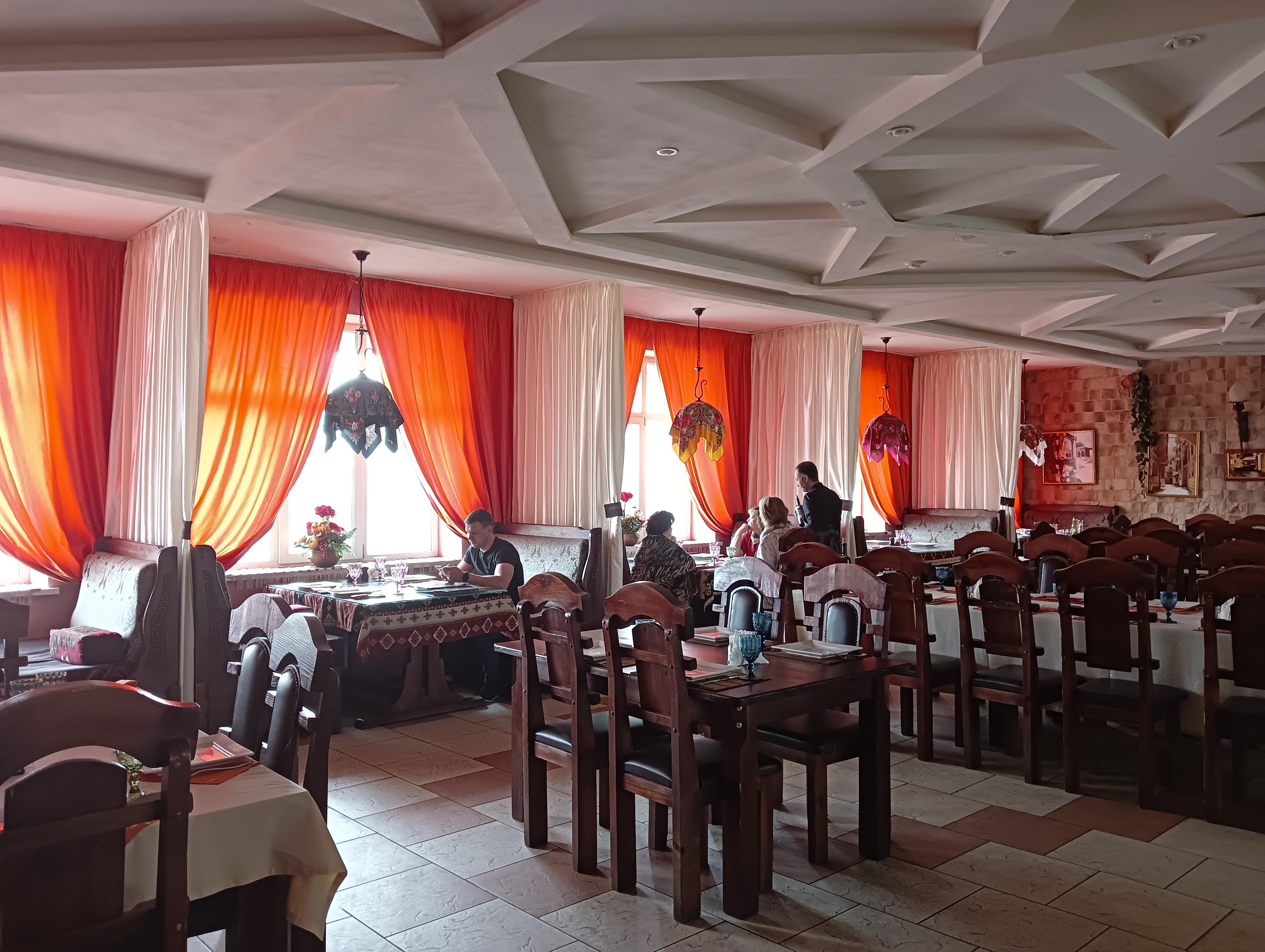 Бахор казанский просп 251 набережные челны фото Photo: Bakinskiy Dvorik, restaurant, Naberezhnye Chelny, Kazanskiy Avenue, 154 -
