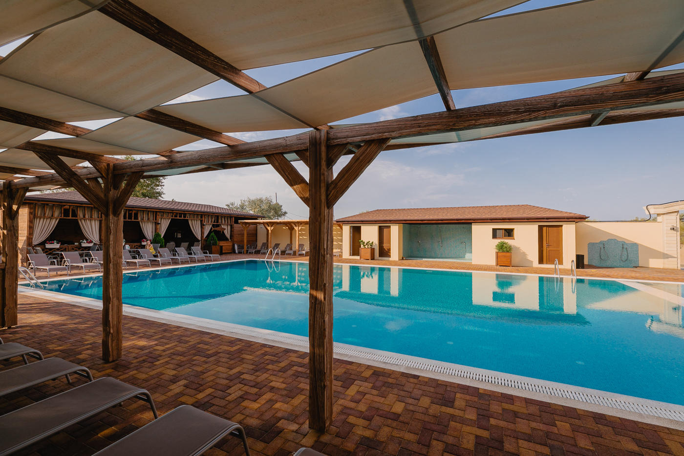 Фото Family Pride Inn