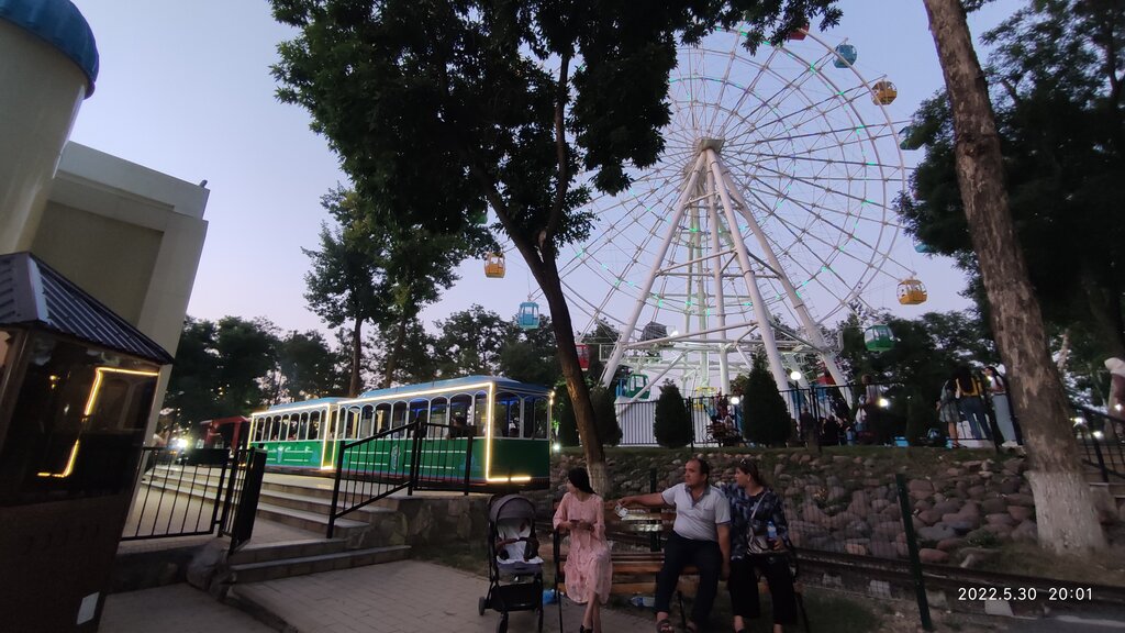 Attraksionlar bog‘i Lokomotiv park, Toshkent, foto