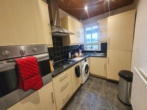 Гостиница Two Bedroom Apartment by Klass Living Serviced Accommodation Airdrie - Nicol Apartment With WiFi & Parking