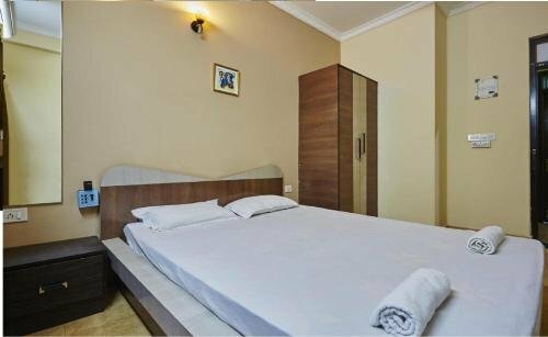 Гостиница Ocean Crest Hotel в Бенаулиме