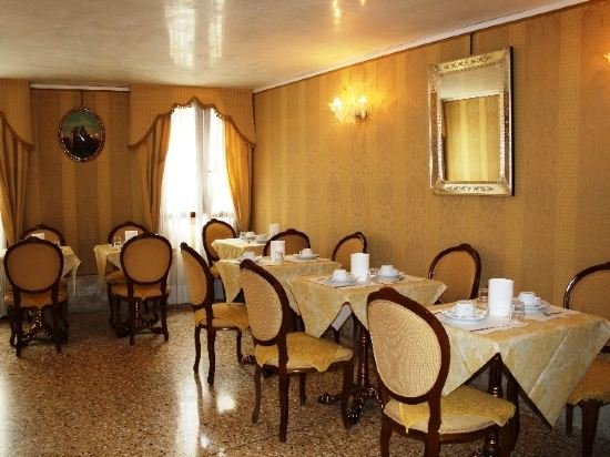 Фото Hotel Canal