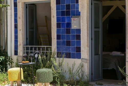 Гостиница Original Photographers Studio Apartment in Alcântara в Лиссабоне