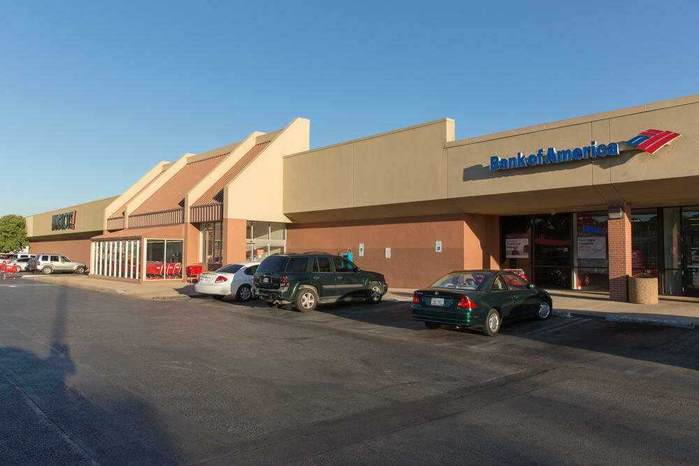 Shopping mall Stevens Park Village, Dallas, photo