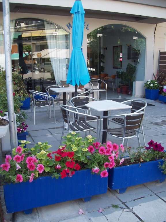 Фото отеля 2