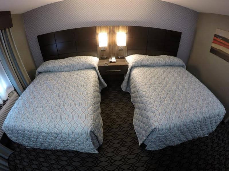 Фото Red Carpet Inn Elmwood Park