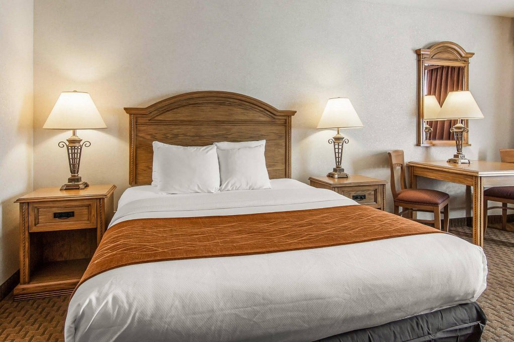 Фото Kathryn Riverfront Inn, Ascend Hotel Collection