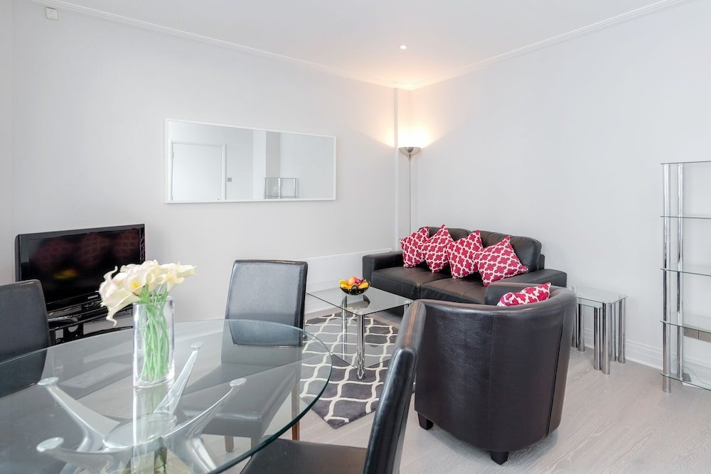 Фото Roomspace Apartments -River House