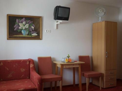 Гостиница Herkules Panzió в Зале