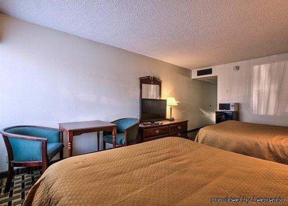 Фото Days Inn by Wyndham Dothan