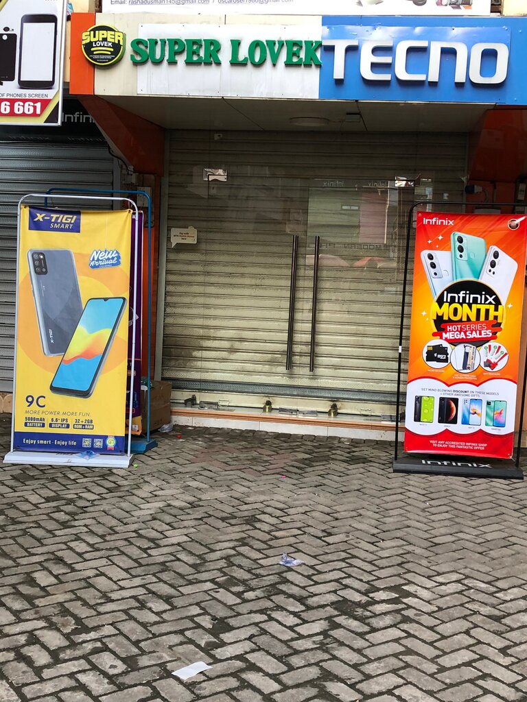Mobile phone store Super Lovek, Accra, photo