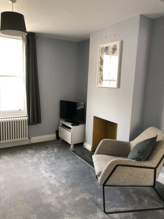 Фото Modern and Stylish 2 Bedroom House in Brighton