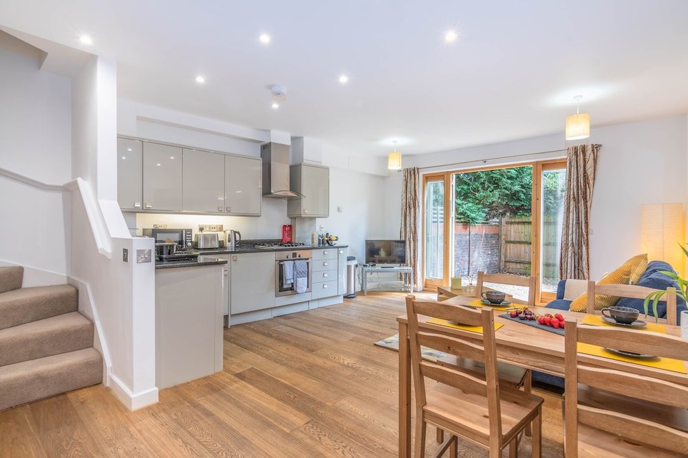 Фото The Wharf City Centre with Garden