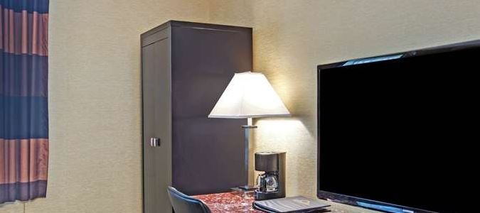 Фото Days Inn by Wyndham Brooklyn