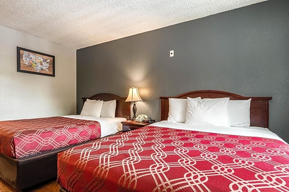 Фото Econo Lodge Near Bellevue Square