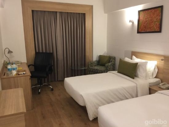 Фото Lemon Tree Hotel, Sector 60, Gurugram