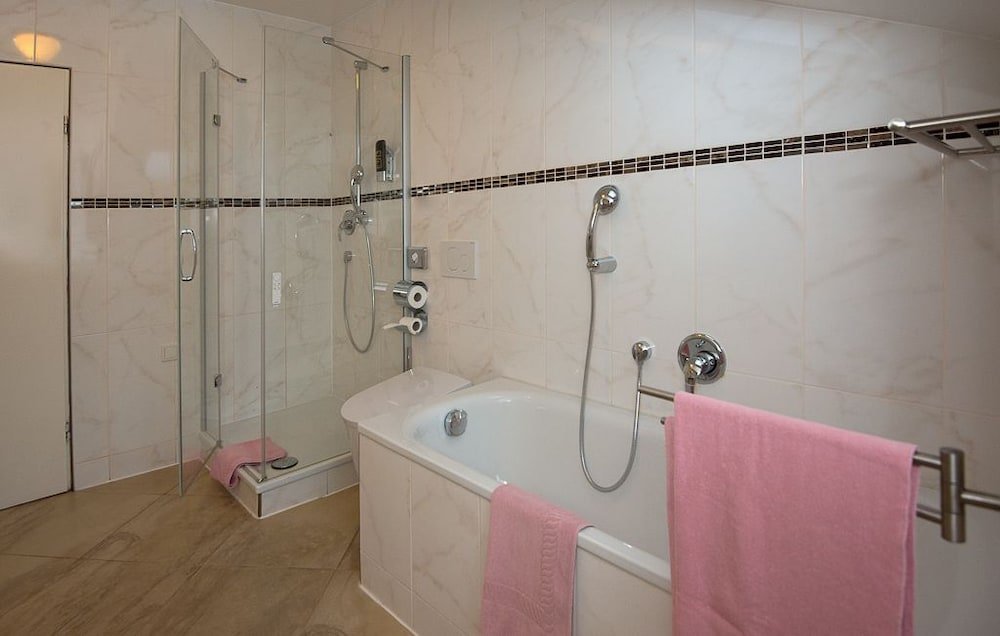 Фото Hotel am Kochbrunnen