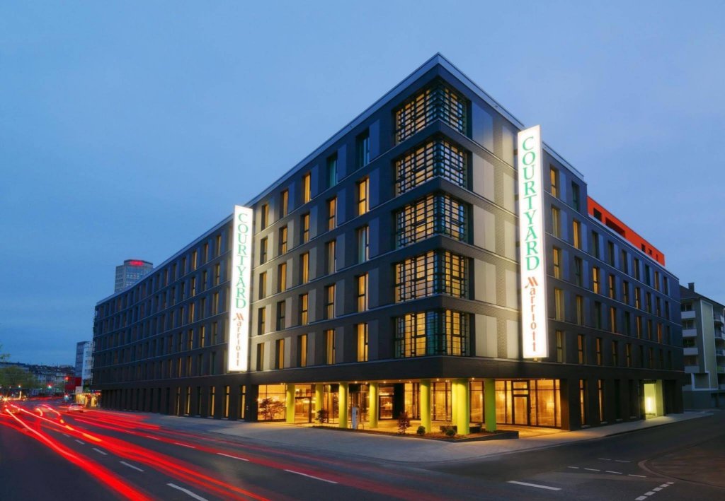 Фото Courtyard by Marriott Cologne