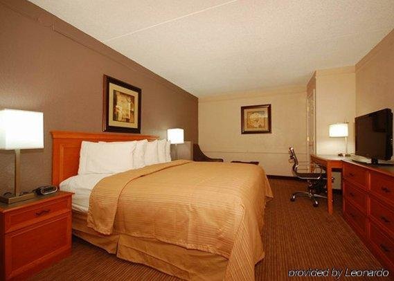 Фото Quality Inn & Suites Airport