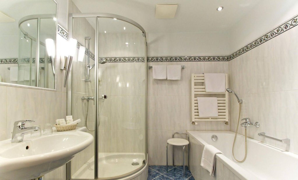 Фото Hotel Weisser Hirsch