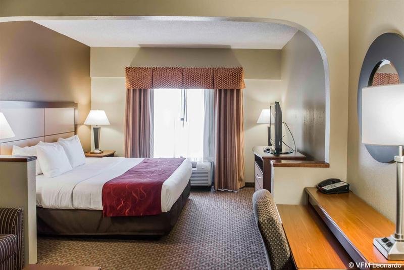 Фото Comfort Suites Tallahassee Downtown