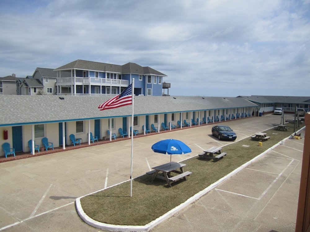 Фото Dolphin Oceanfront Motel