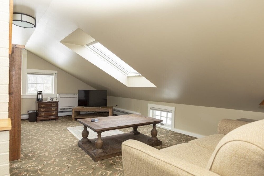 Фото The White House Inn