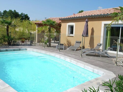 Гостиница Comfortable villa with private swimming pool and close to the Ardèche River в Ларжантьере