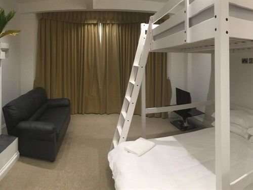 Фото Oyo TamTam Acton Hotel