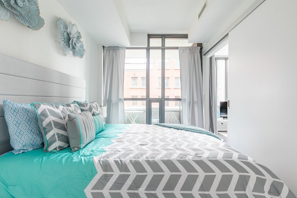 Фото Simply Comfort. Modern Downtown Apartment