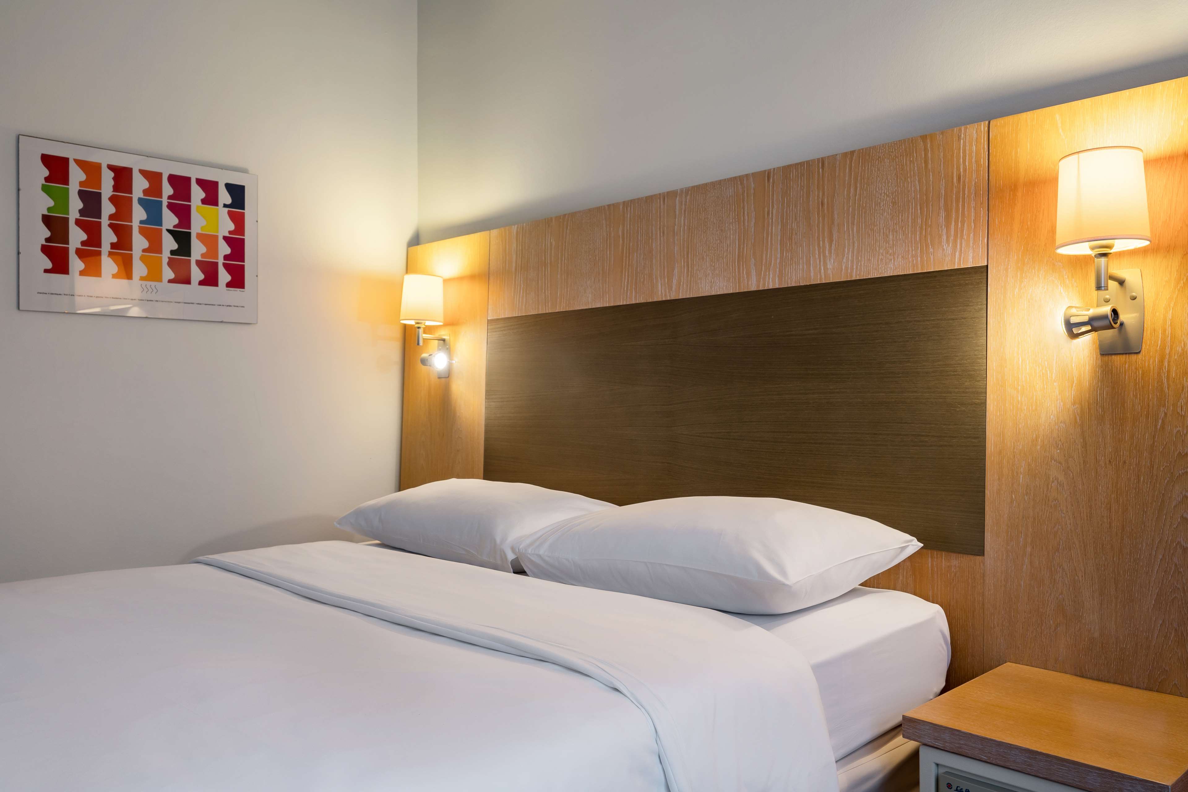 Фото Cosmos Ekaterinburg Hotel