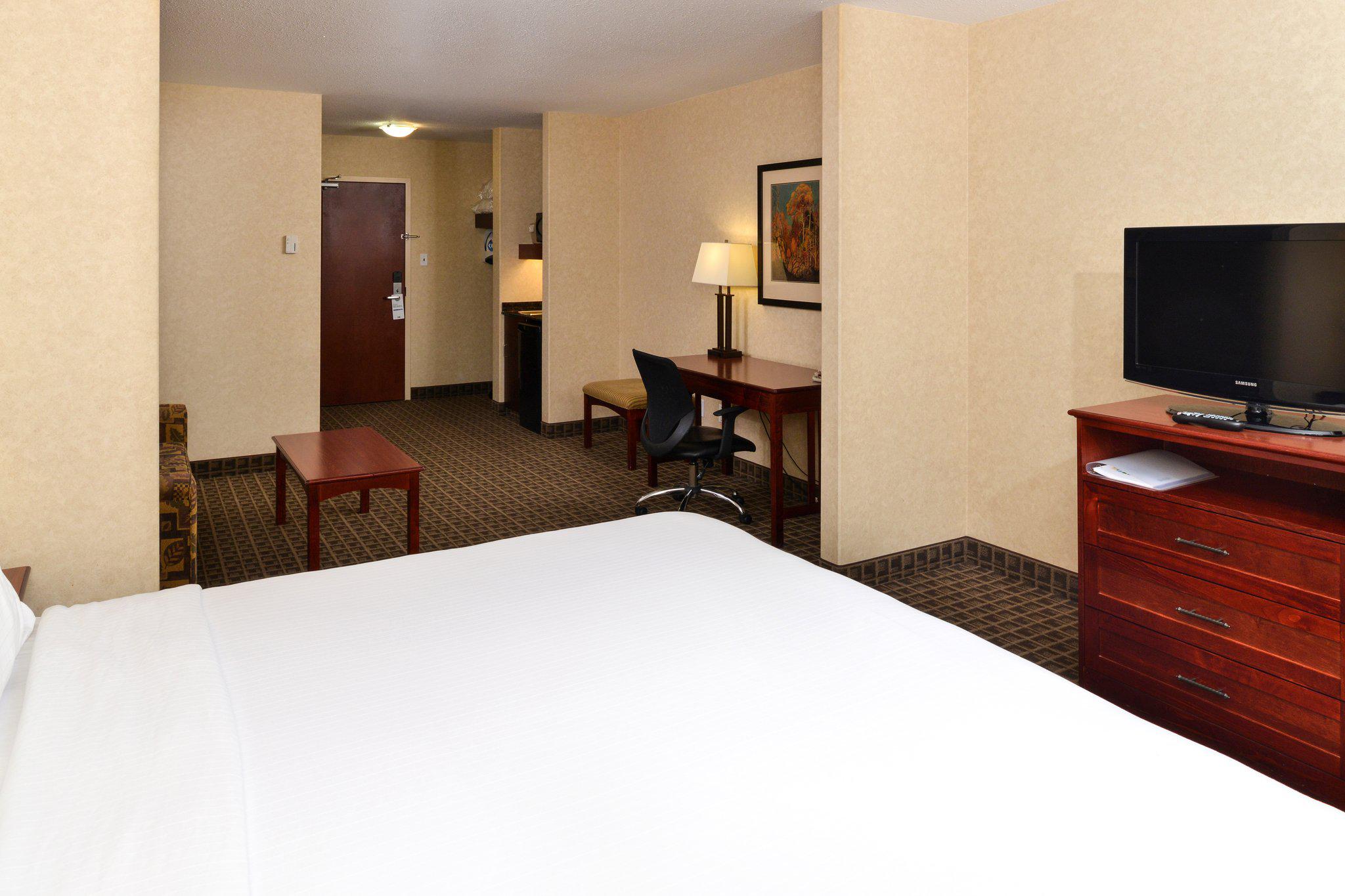 Фото Holiday Inn Express and Suites Edmonton North