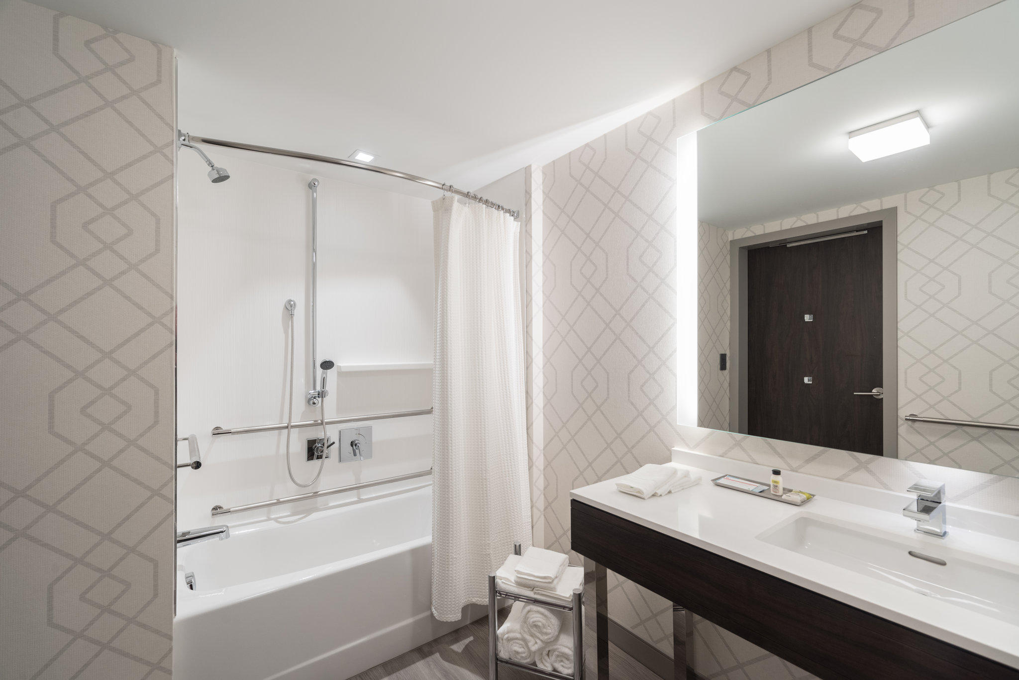 Фото Holiday Inn Boston Logan Airport - Chelsea, an Ihg Hotel