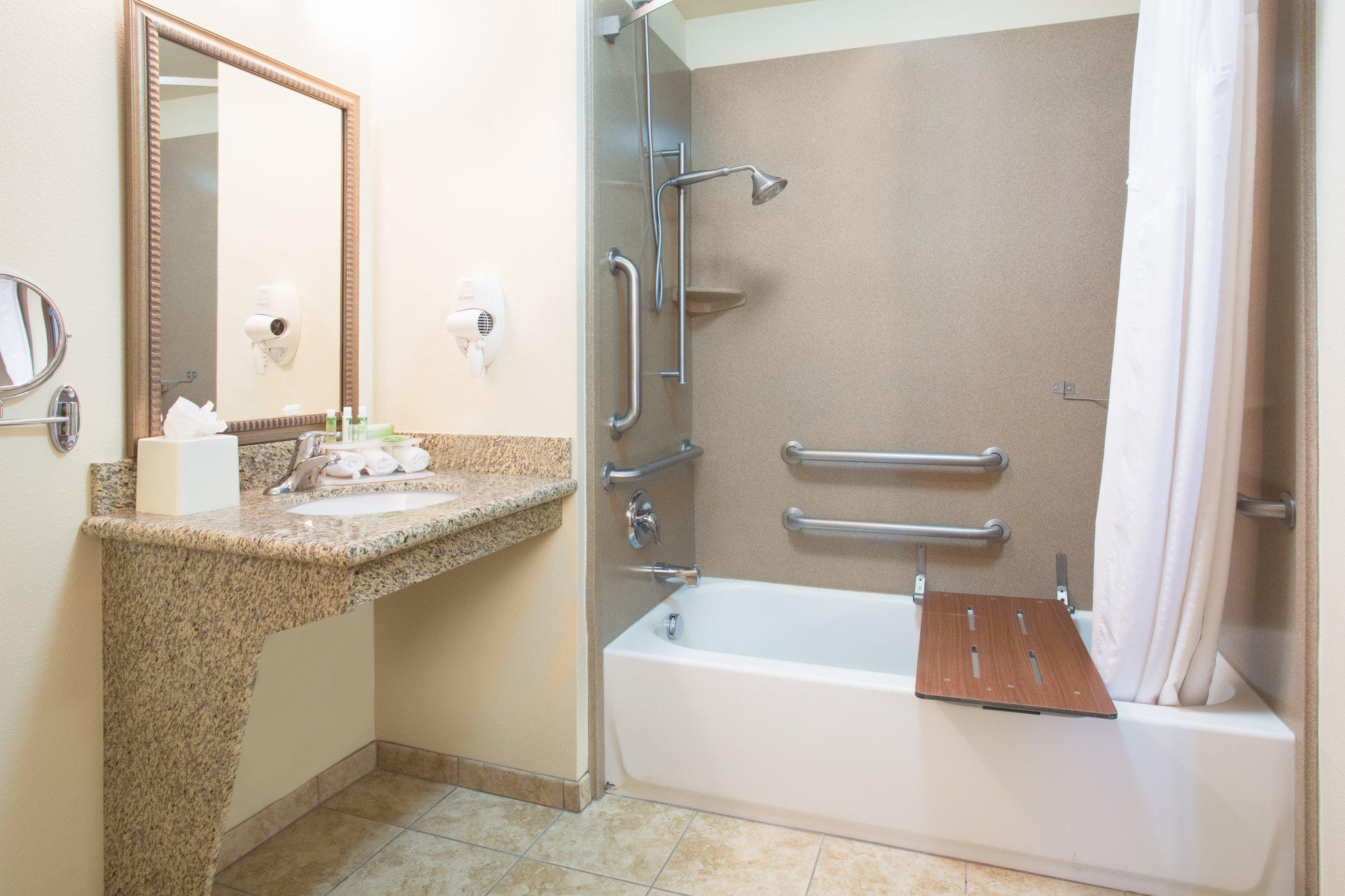 Фото Holiday Inn Express and Suites Los Alamos Entrada Park