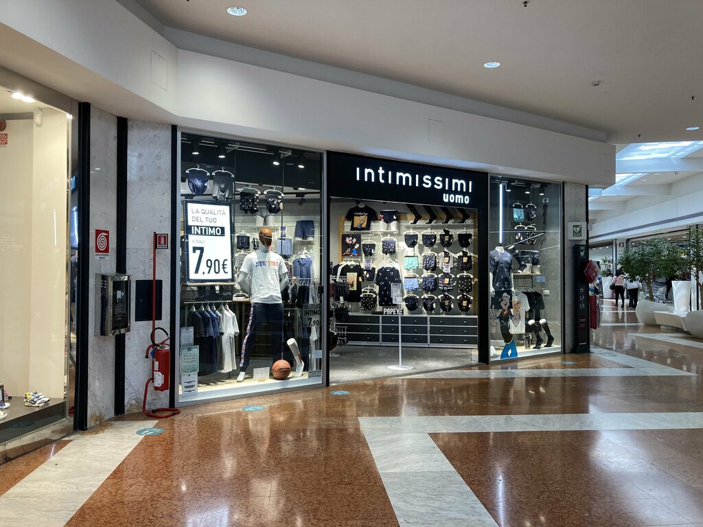 Clothing store Intimissimi Uomo, Tuscany, photo