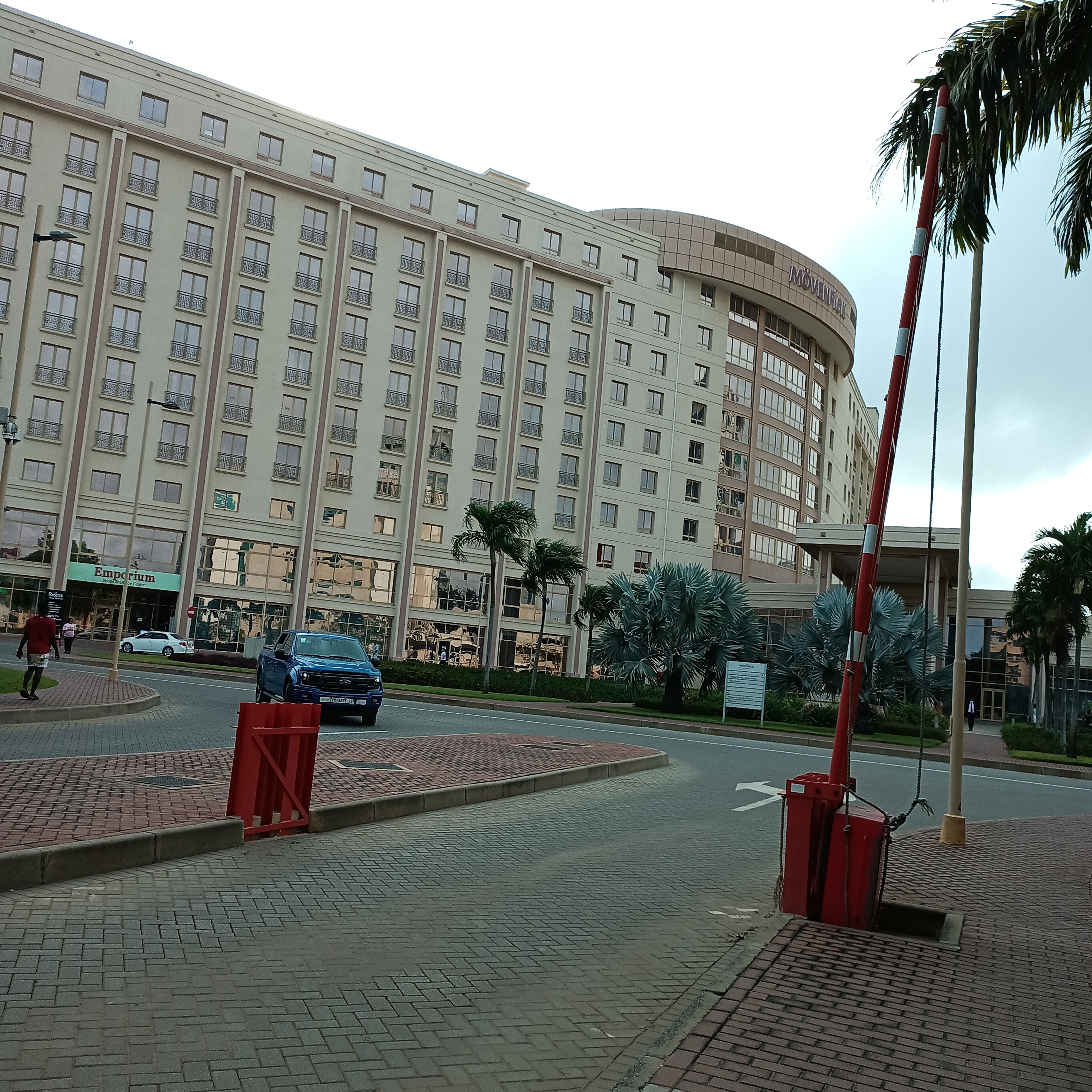Фото Movenpick Ambassador Hotel