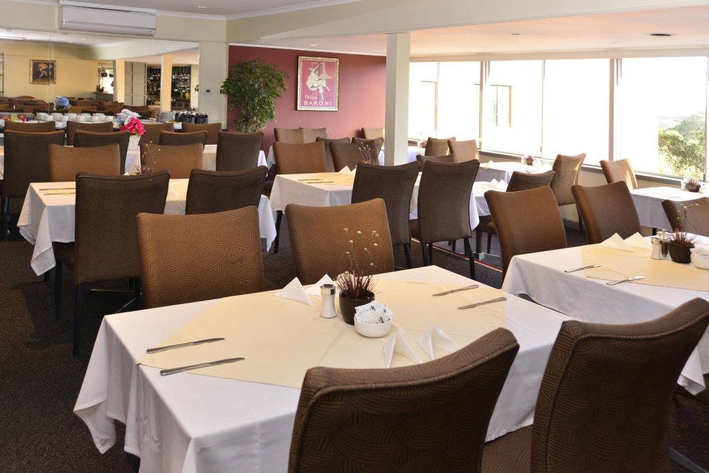 Фото Twin Towers Inn