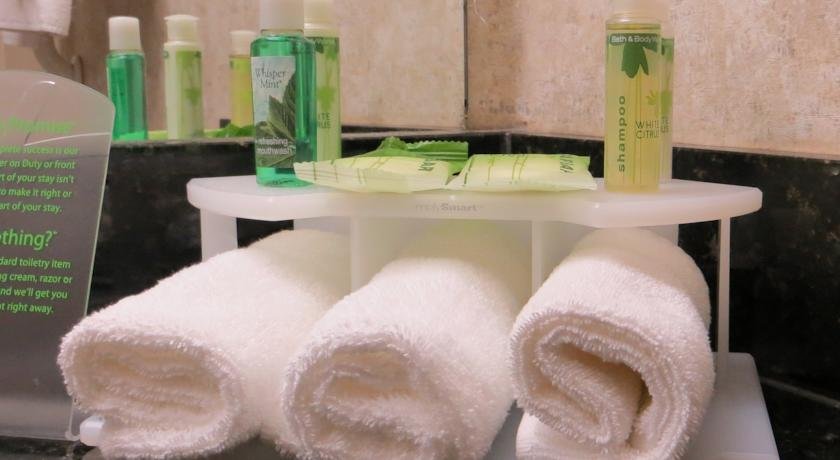 Фото Holiday Inn Express & Suites Drayton Valley