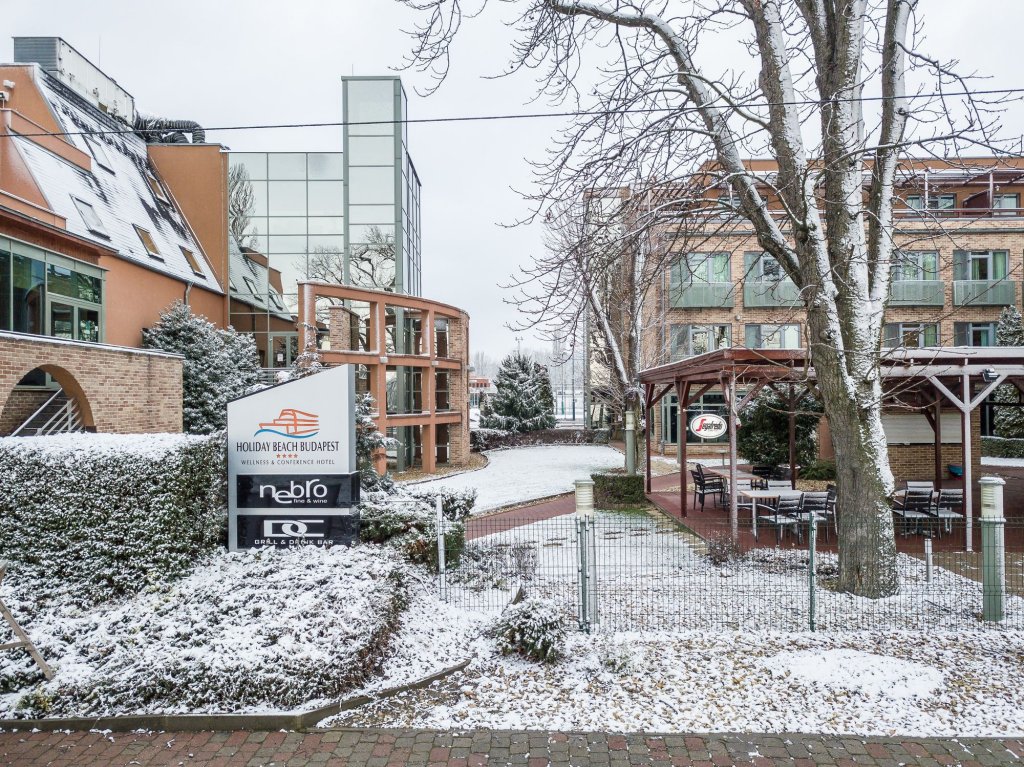 Фото Holiday Beach Budapest Wellness Hotel with Sauna Park