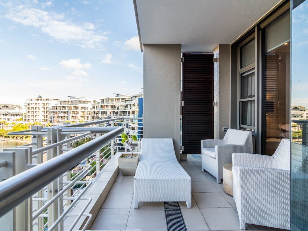 Фото Mountain Marina Luxury Apartments